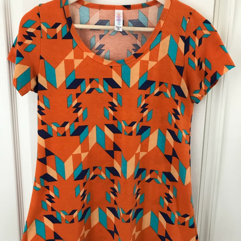 Lularoe Classic Tee Size XXS. Geometric color